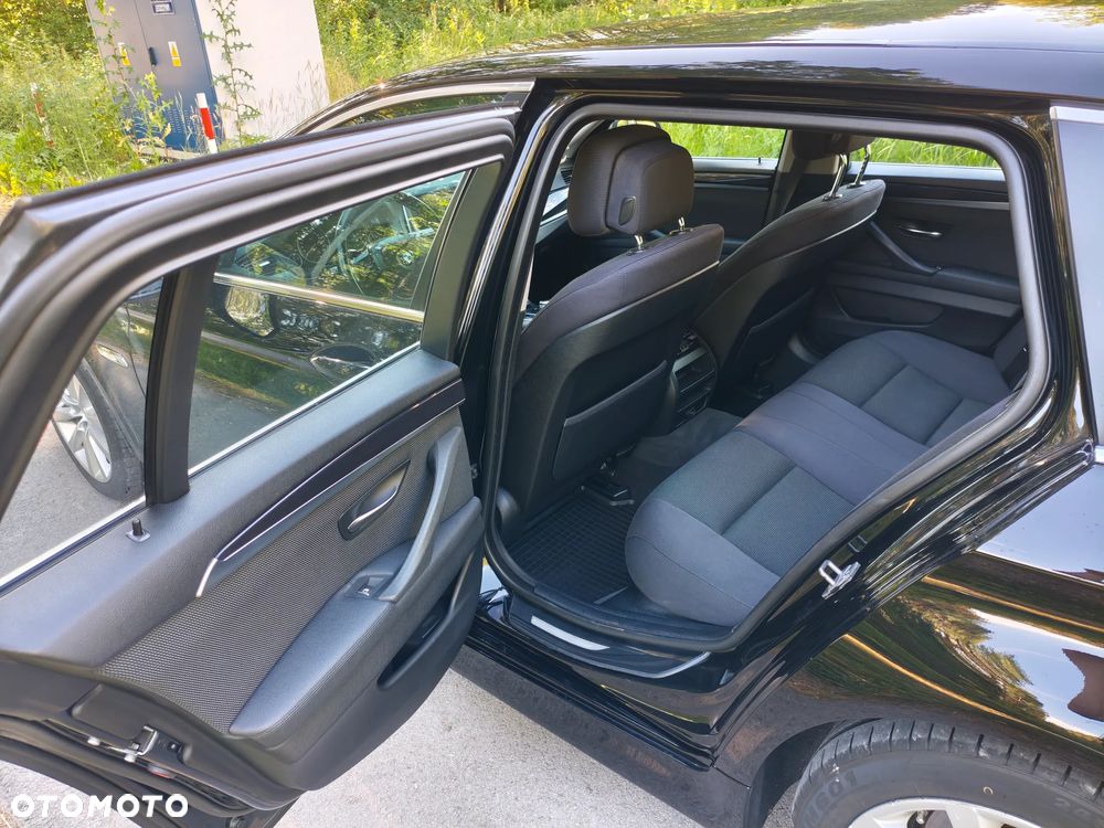 BMW Seria 5 525d xDrive - 12
