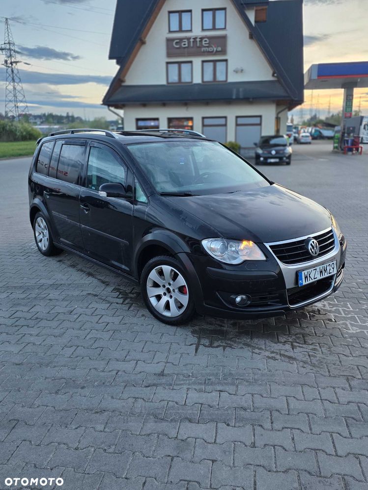 Volkswagen Touran - 1