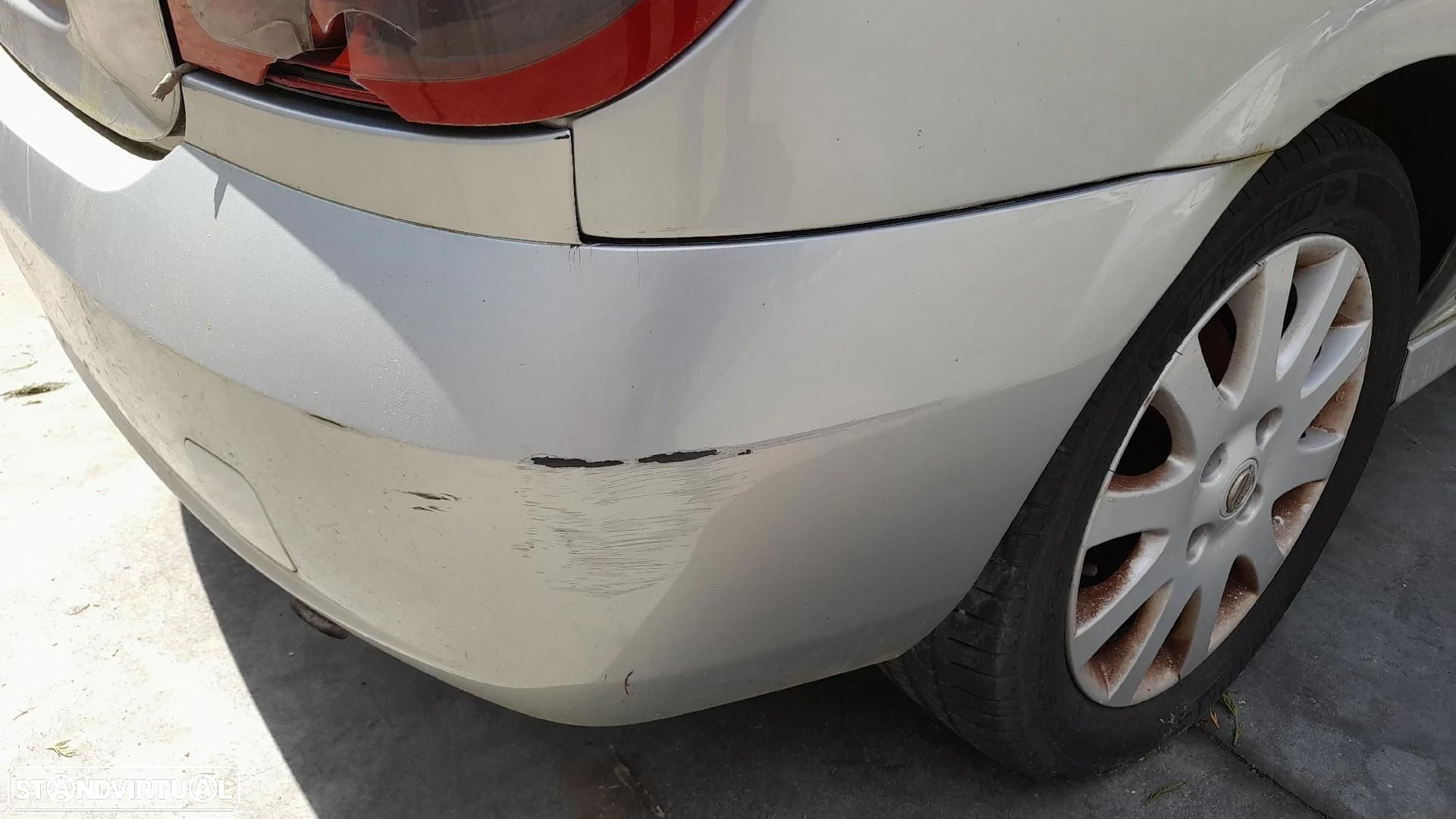 Pára-choques trás NISSAN Almera II Hatchback (N16) - 3