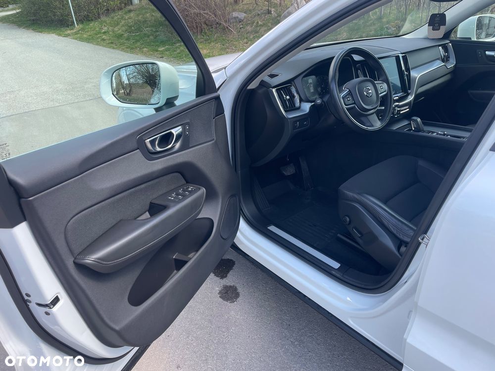 Volvo XC 60 B5 B Momentum Pro - 9