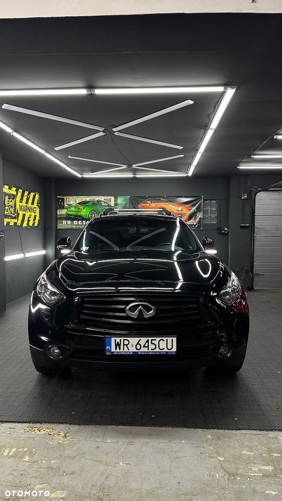Infiniti Q70 - 2