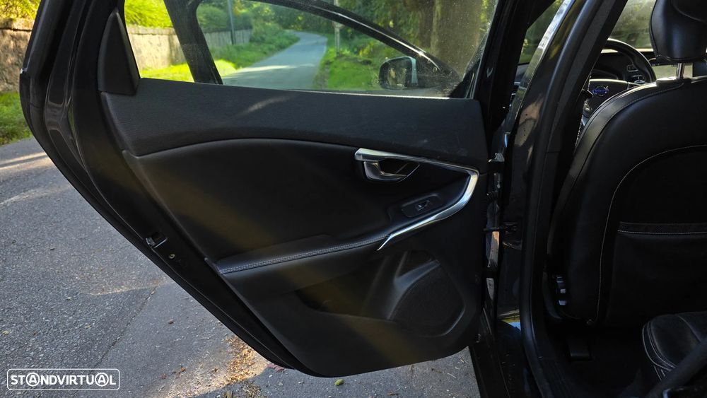 Volvo V40 D2 R Design - 21