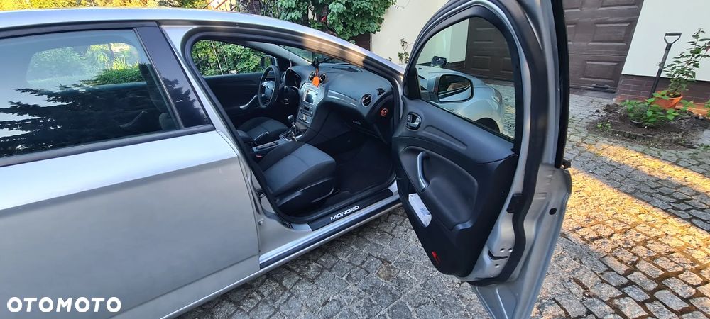 Ford Mondeo 1.8 TDCi Ambiente - 36