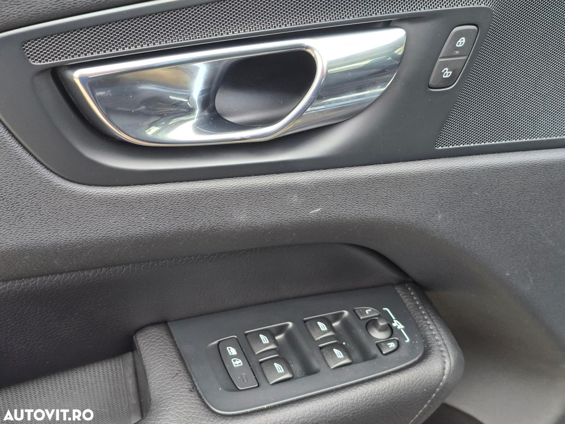 Volvo XC 60 T8 Twin Engine AWD Momentum - 22