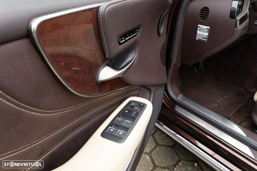 Lexus LS 500h Luxury Madeira Artesanal - 13