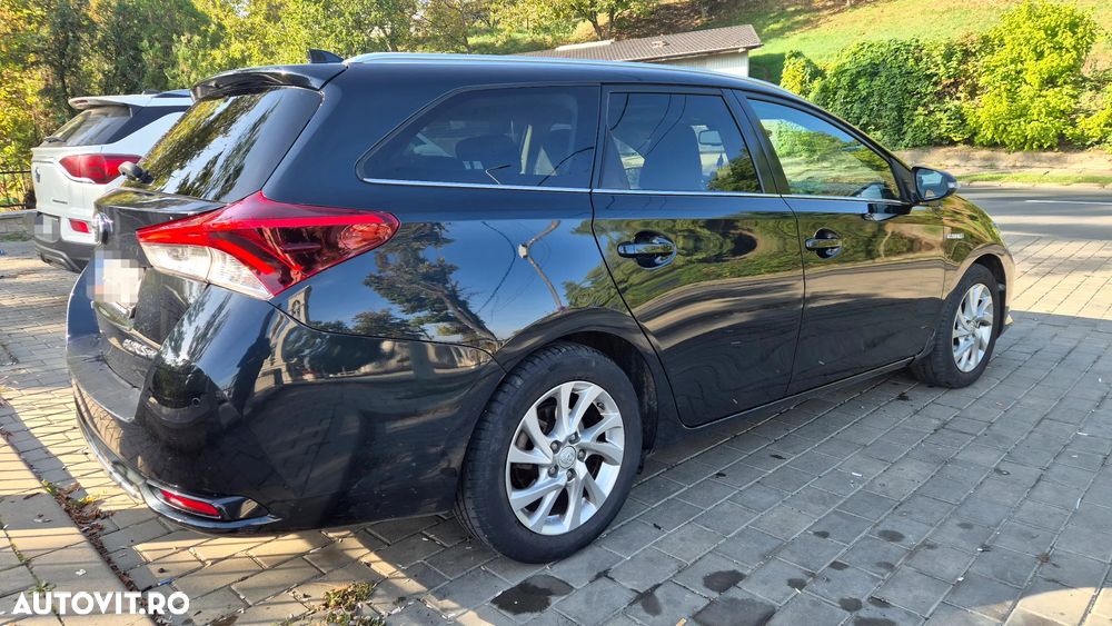 Toyota Auris 1.8 L VVT-i HSD Sol + - 9