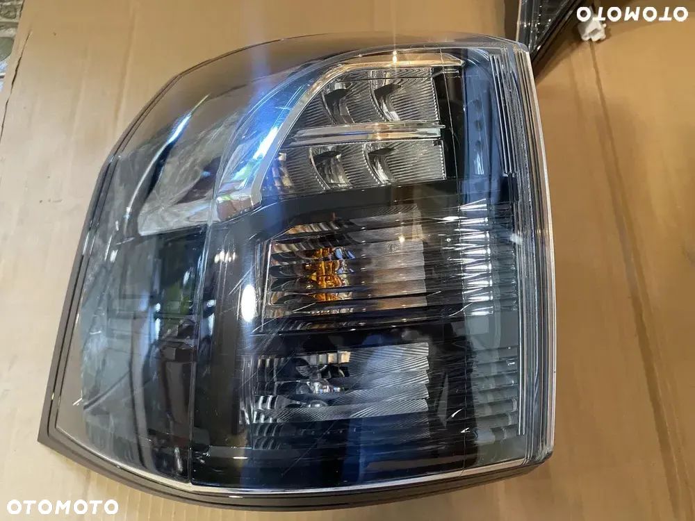 Lampy tył Suzuki SX4 S-CROSS 2022 w błotnik, w klapę prawa strona - 8