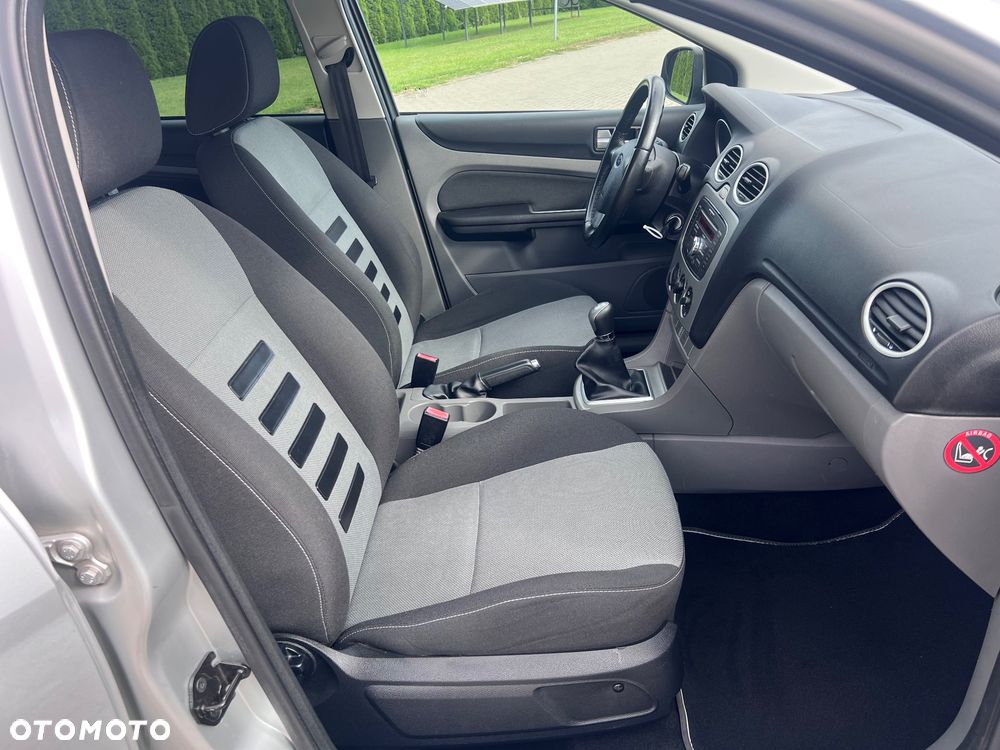 Ford Focus 1.8 Style - 21