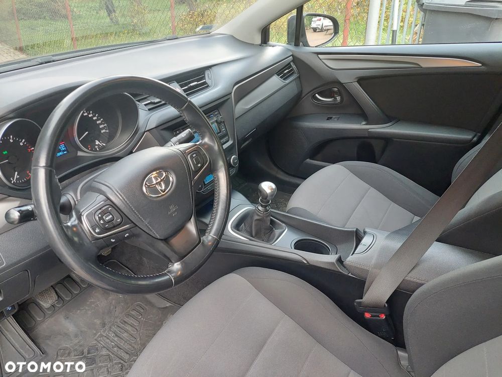 Toyota Avensis - 12