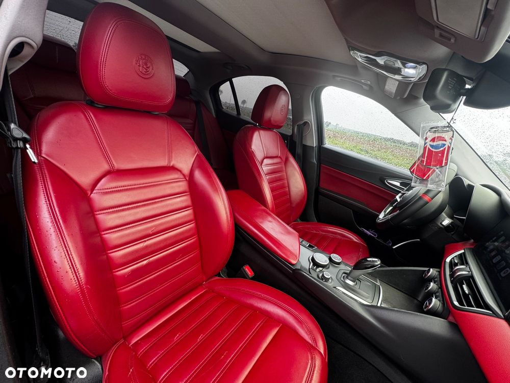 Alfa Romeo Giulia 2.0 Turbo 16V AT8-Q4 Intensa - 20
