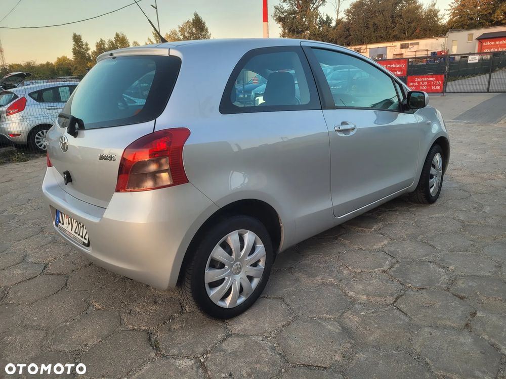 Toyota Yaris 1.3 VVT-i Sol - 4