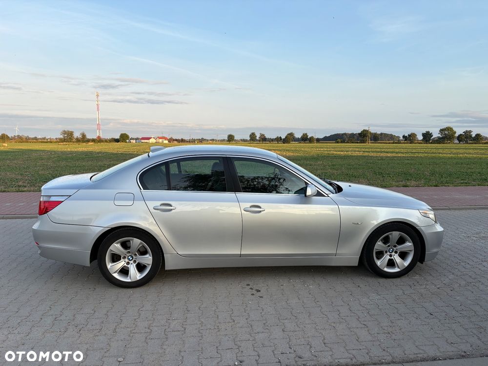 BMW Seria 5 520i - 4