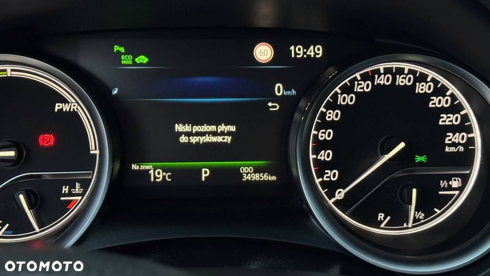 Toyota Camry Luxury - 14