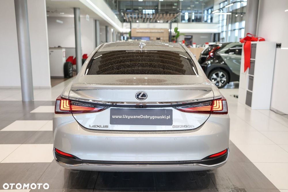 Lexus ES 300h Business Edition - 5