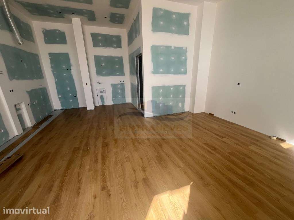 Apto T1 em RC Todo Remodelado, Cozinha Completa, na Zona Calma Resi... - Grande imagem: 4/11