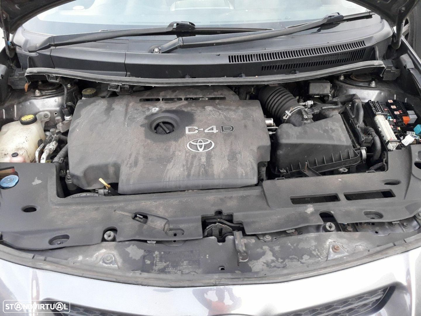 Toyota Auris E15 2.0 D4D de 2009 disponível para peças CINTOS TRASEIROS VENDIDOS - 7