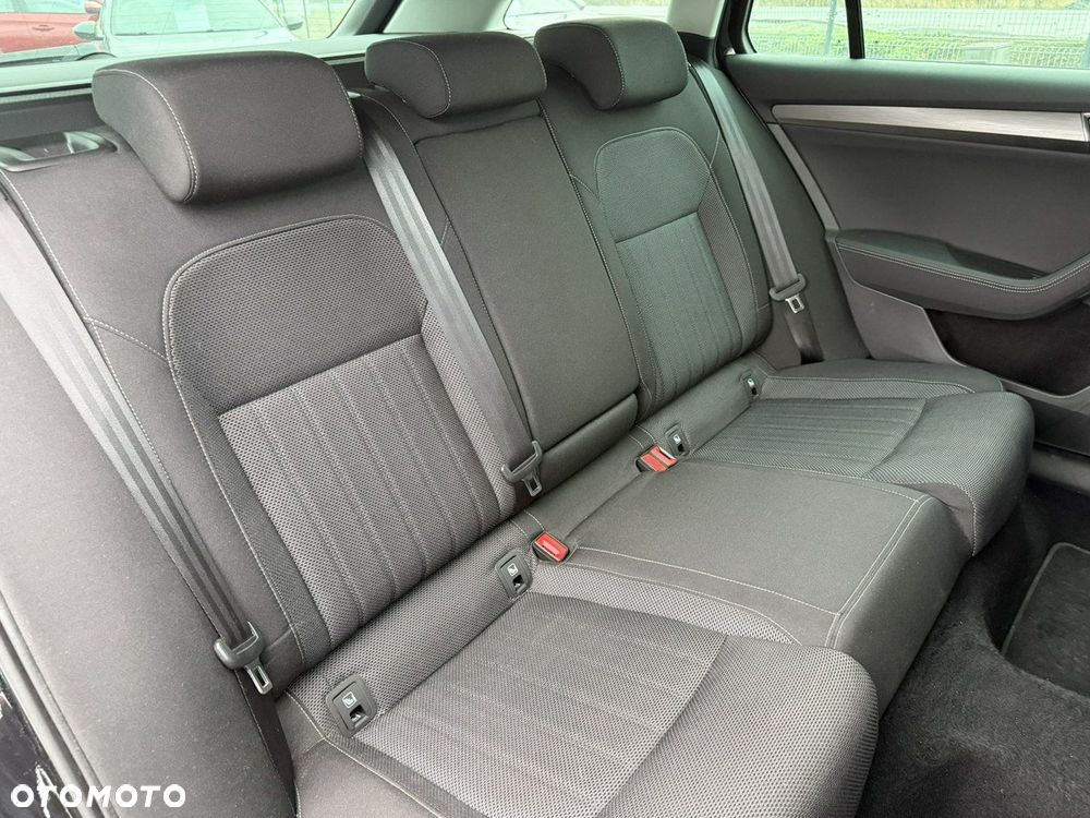 Skoda Superb 2.0 TDI SCR Style DSG - 22