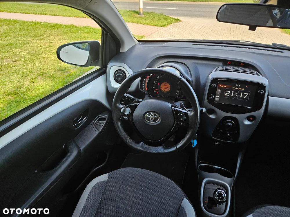 Toyota Aygo x.shift x-play connect - 17