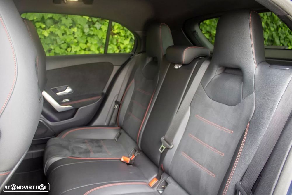 Mercedes-Benz A 250 e AMG Line - 13