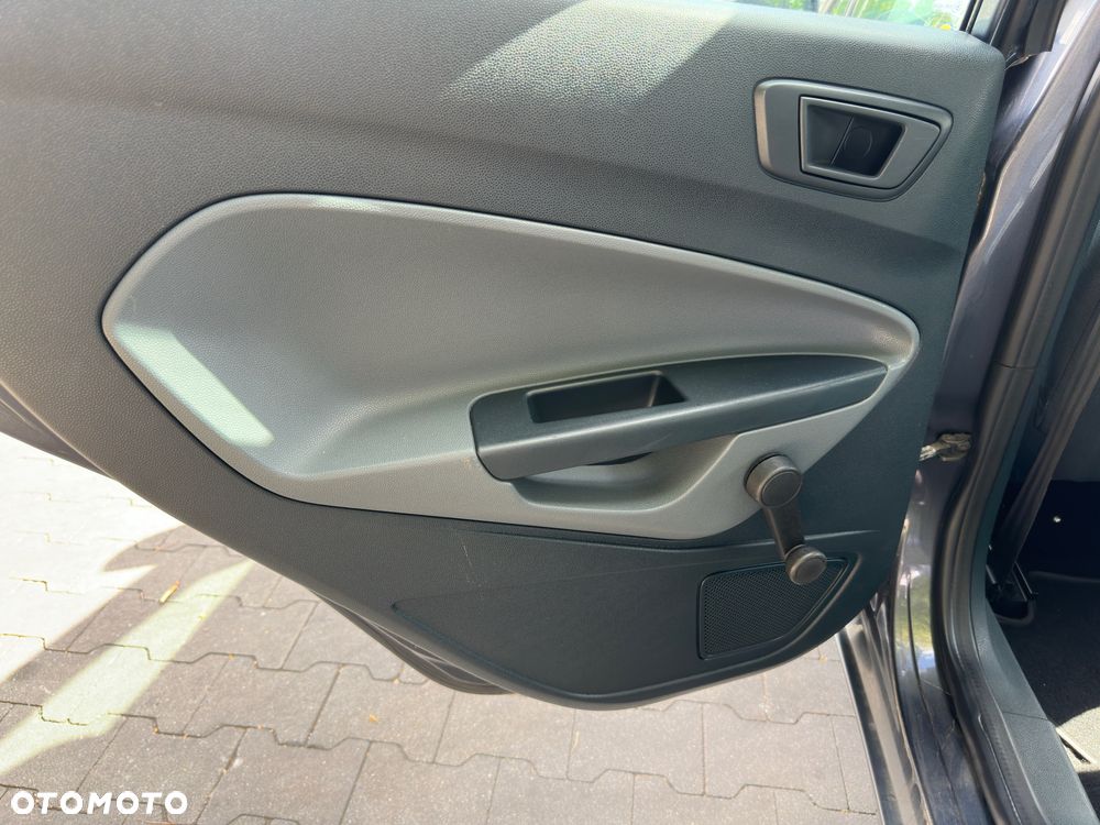 Ford Fiesta - 25
