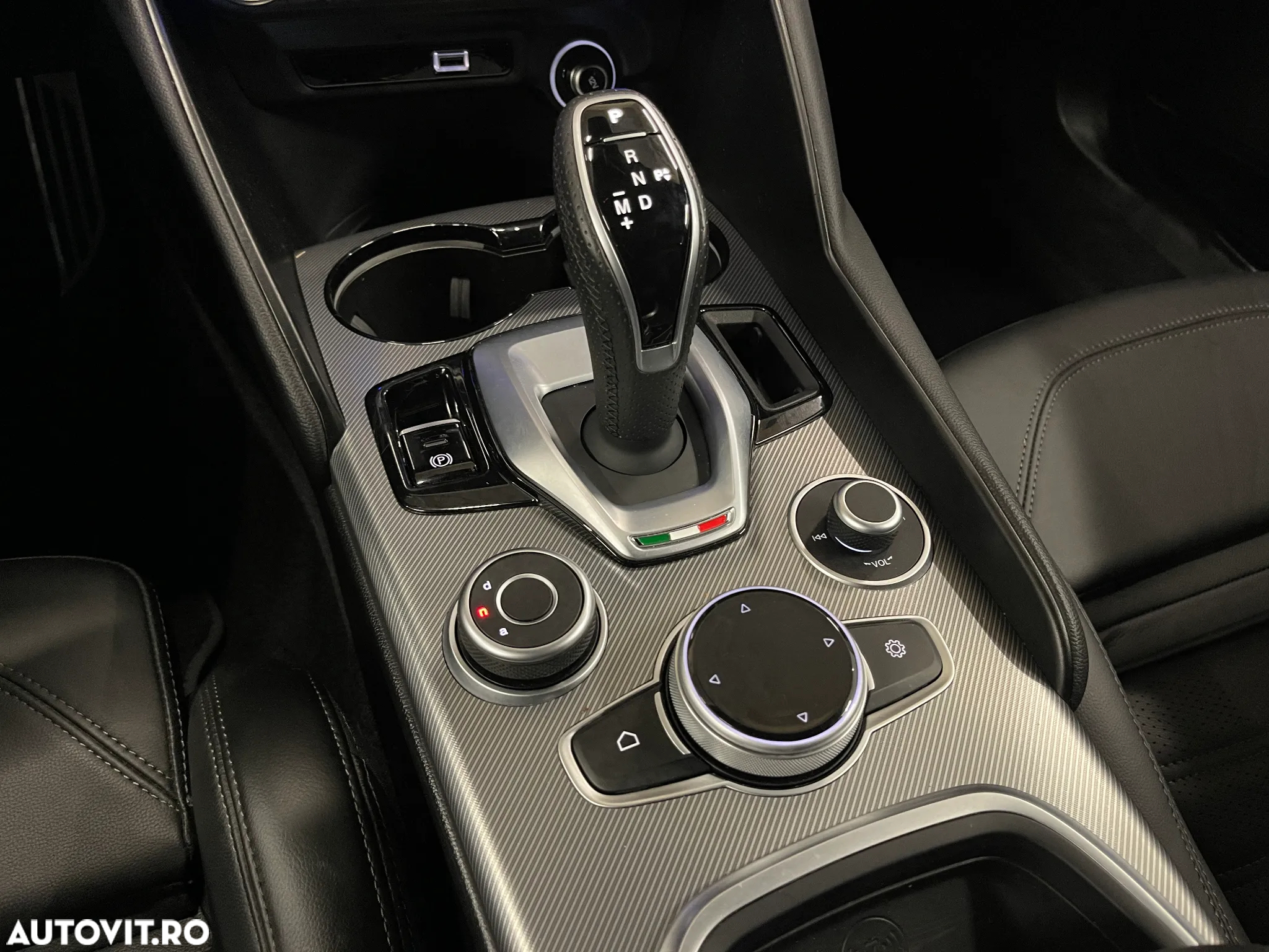 Alfa Romeo Giulia 2.0 Turbo 16V AT8-Q4 Veloce - 23