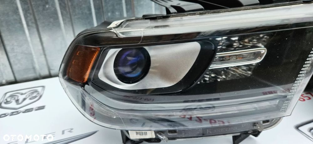 Dodge Durango III LIFT 2014- Kompletny reflektor lewy Lampa lewa P68299131AD Kompletny reflektor prawy Lampa prawa P68299130AD KOMPLETNY lampy Oryginalne MOPAR WERSJA RT GT CZARNE ŚRODKI - 9