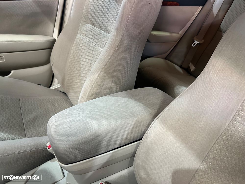 Toyota Avensis SD 2.0 D-4D Sol S/GPS - 24