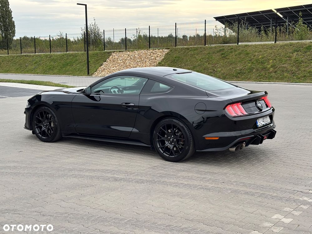 Ford Mustang - 4