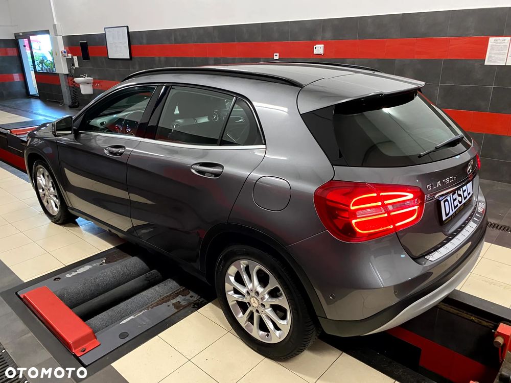 Mercedes-Benz GLA 180 d 7G-DCT Urban - 10