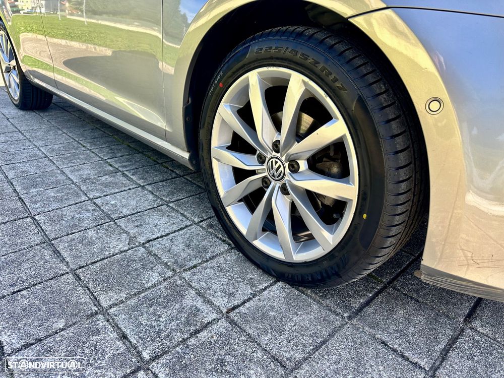 VW Golf 1.6 TDi Highline DSG - 12