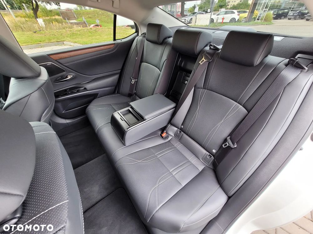 Lexus ES 300h Prestige - 13