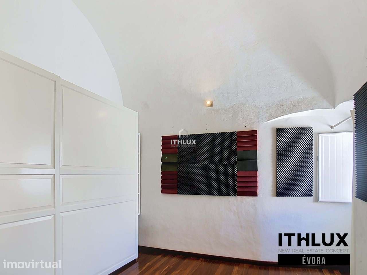Moradia T4 com garagem e amplo quintal privado no Centro Histórico de - Grande imagem: 5/32