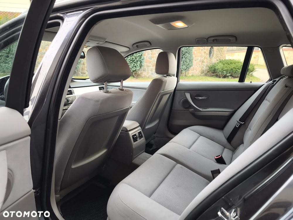 BMW Seria 3 320d Edition Sport - 9