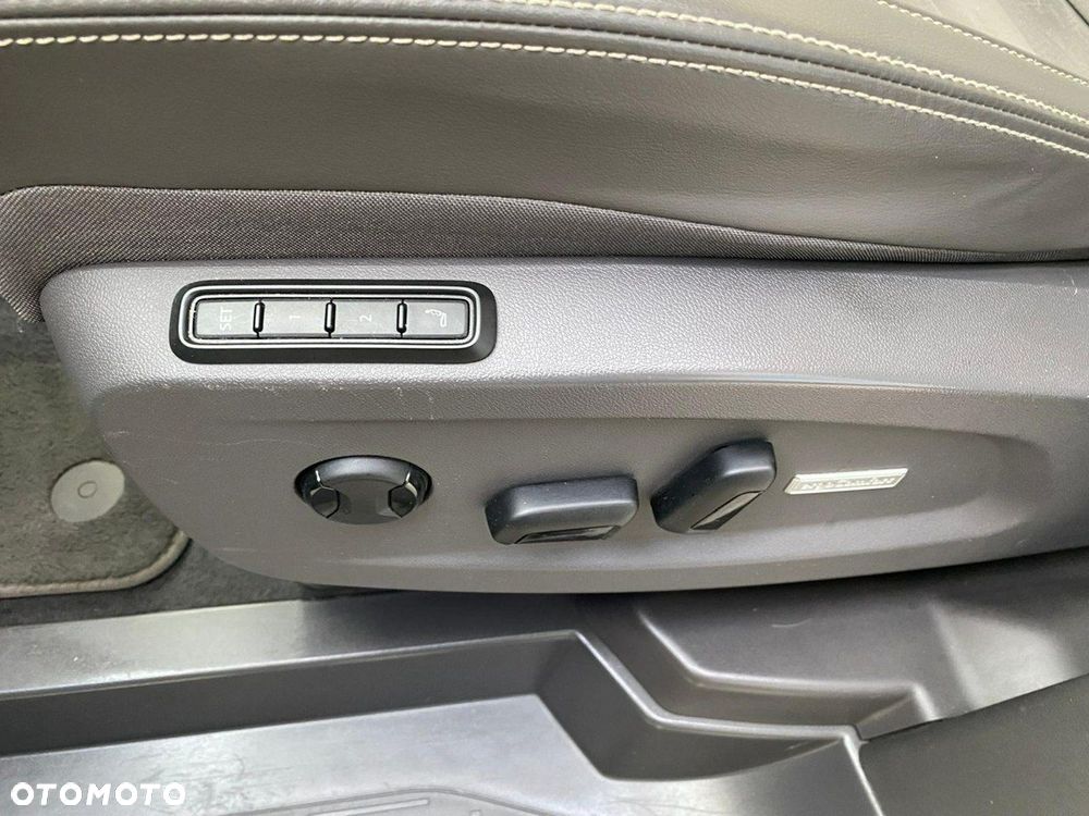 Volkswagen Multivan - 25