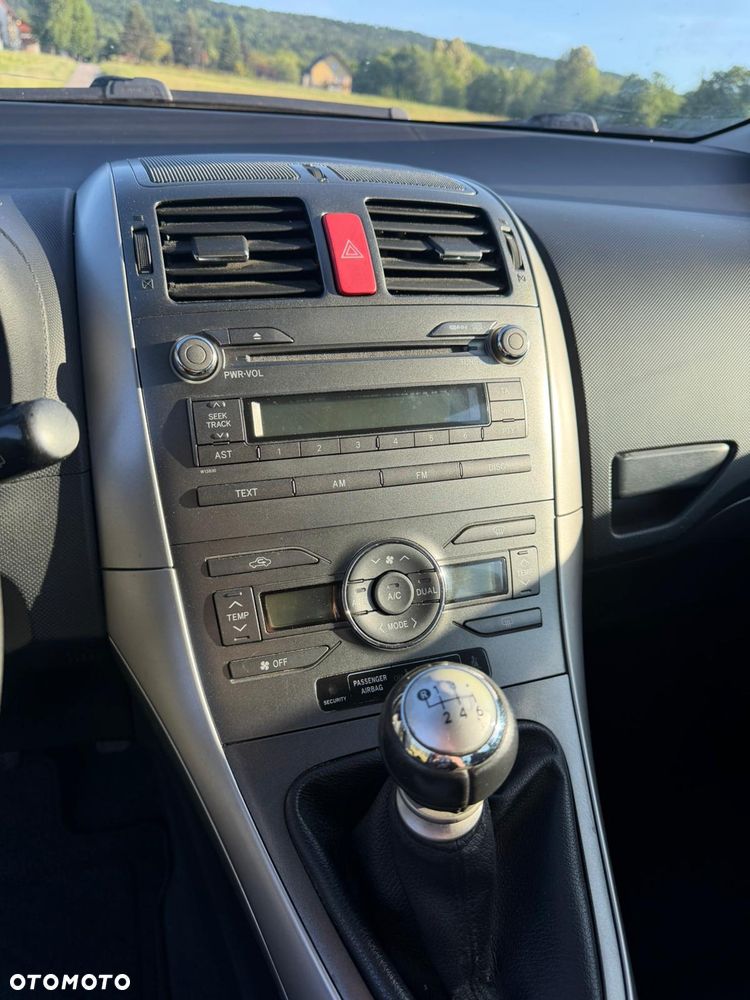 Toyota Auris 1.6 Executive - 13