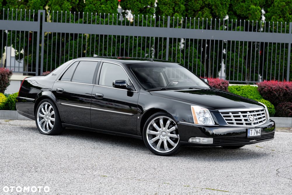Cadillac DTS - 4