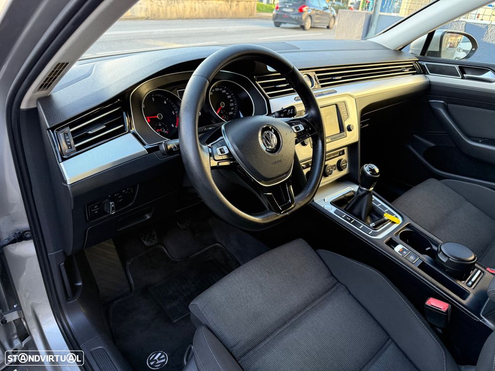 VW Passat 1.6 TDI Highline - 21