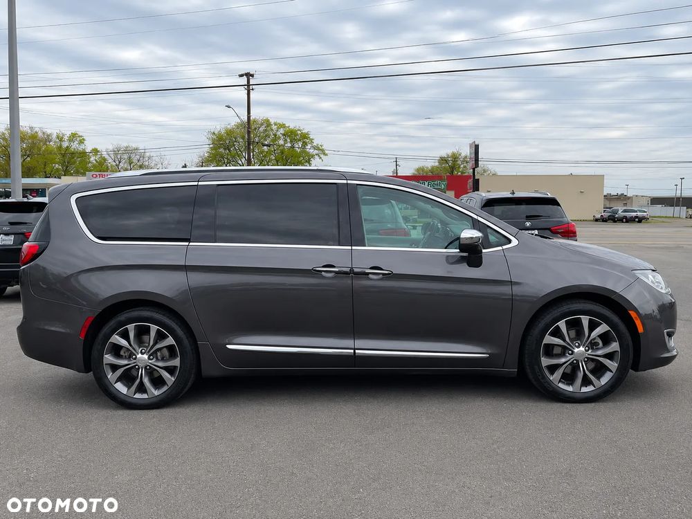 Chrysler Pacifica - 6