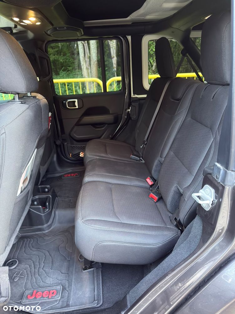 Jeep Wrangler - 13