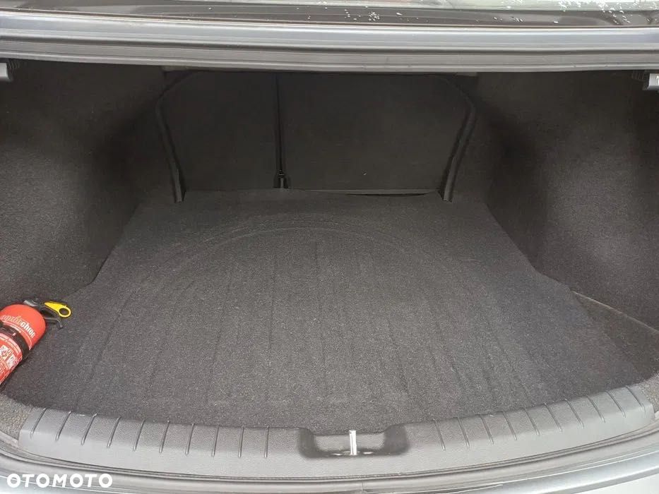 Hyundai Elantra - 8