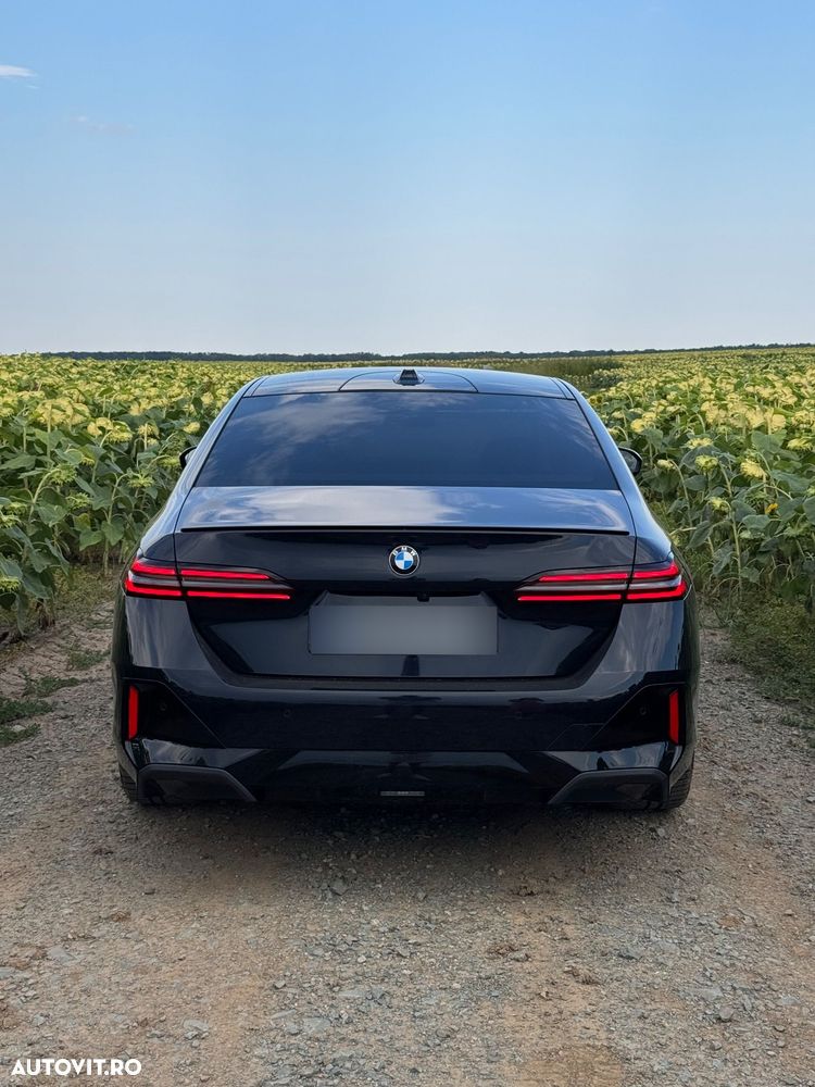 BMW Seria 5 520i AT MHEV - 11