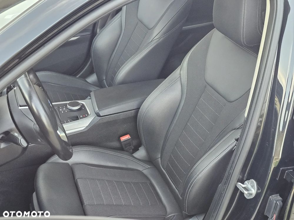 BMW Seria 3 318d Sport Line - 18