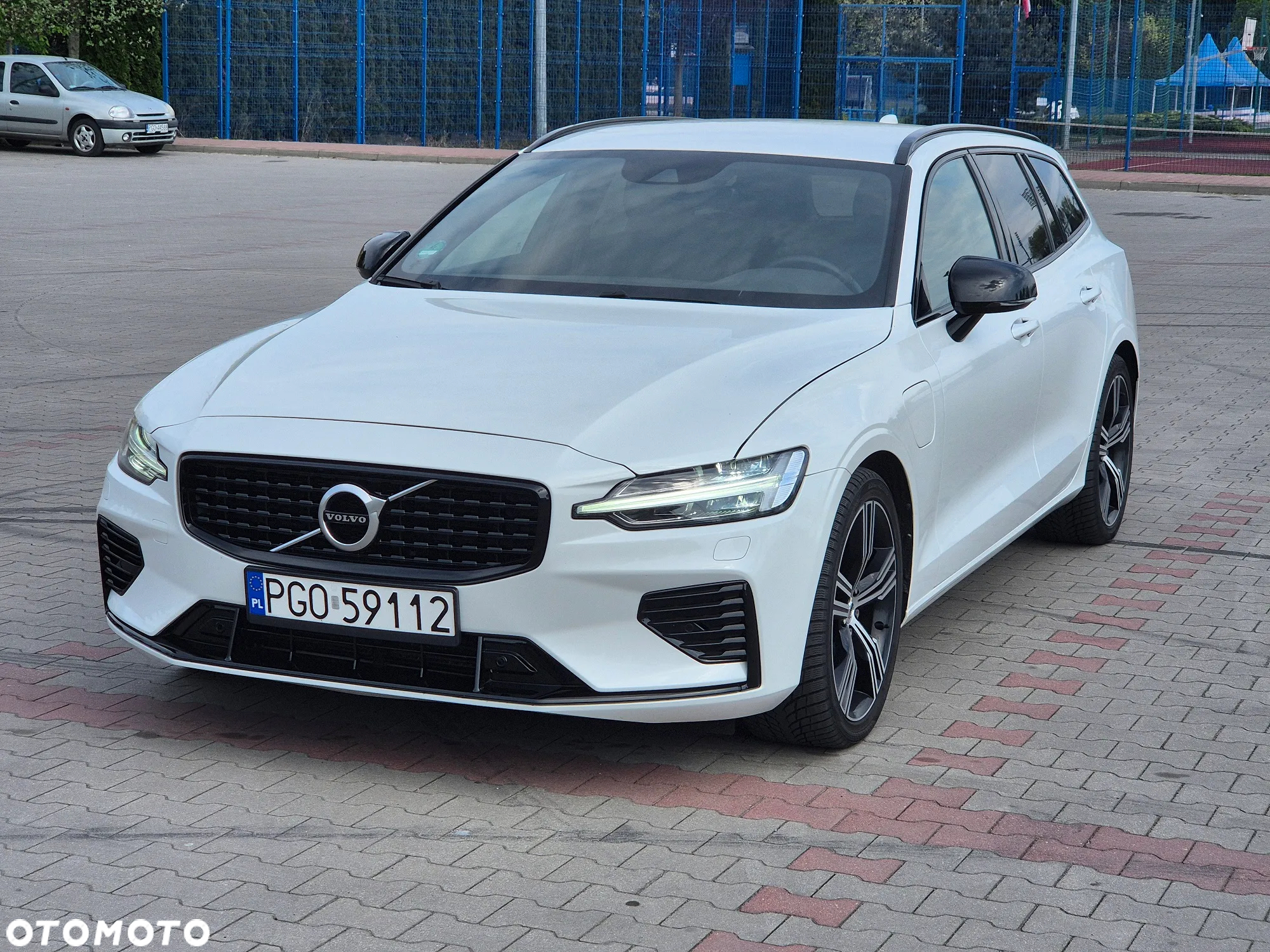Volvo V60 T6 AWD Plug-In Hybrid Ultra Dark - 26