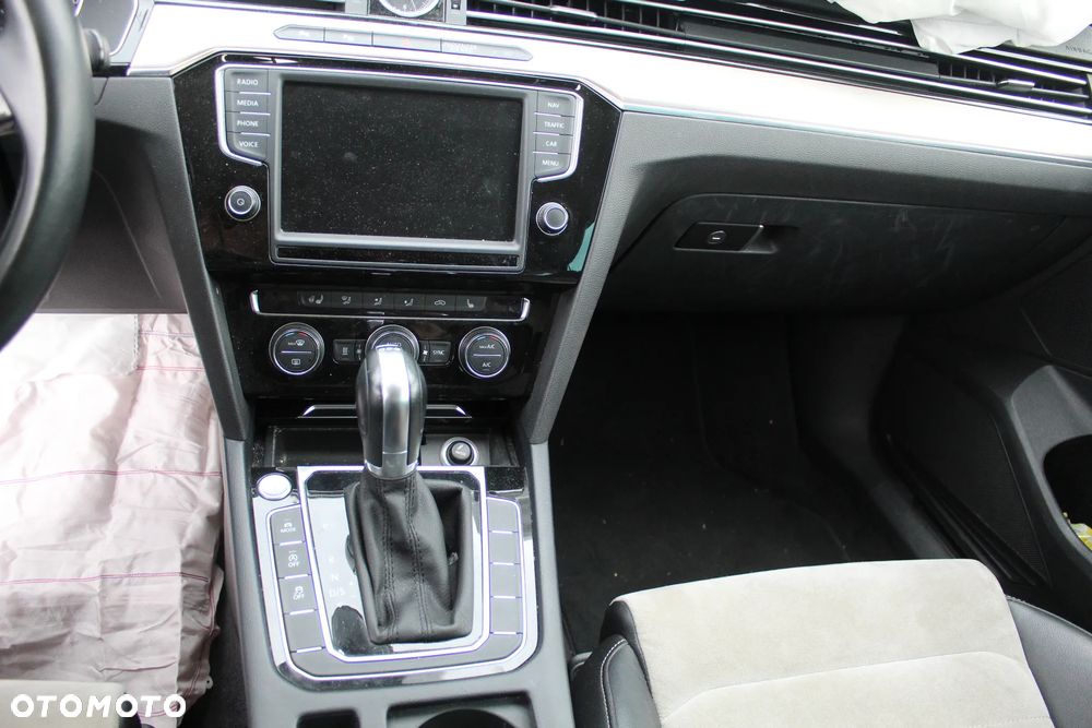 Volkswagen Passat 2.0 TDI Bi-Turbo BMT 4Mot Highline DSG - 17
