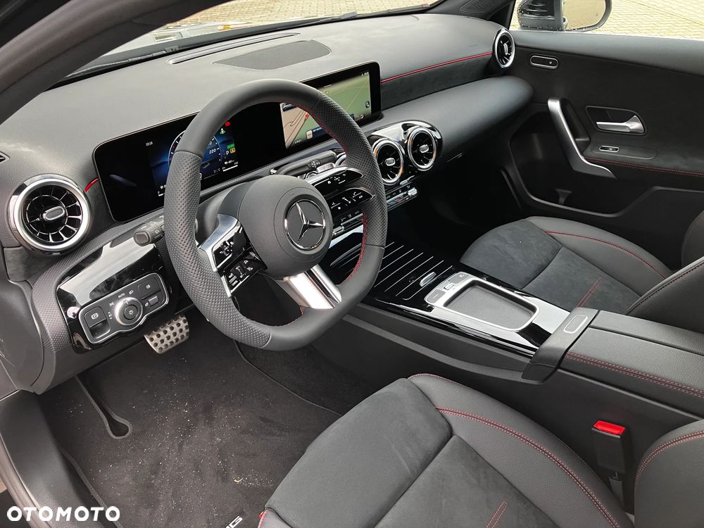 Mercedes-Benz Klasa A 250 e PHEV AMG Line 8G-DCT - 4