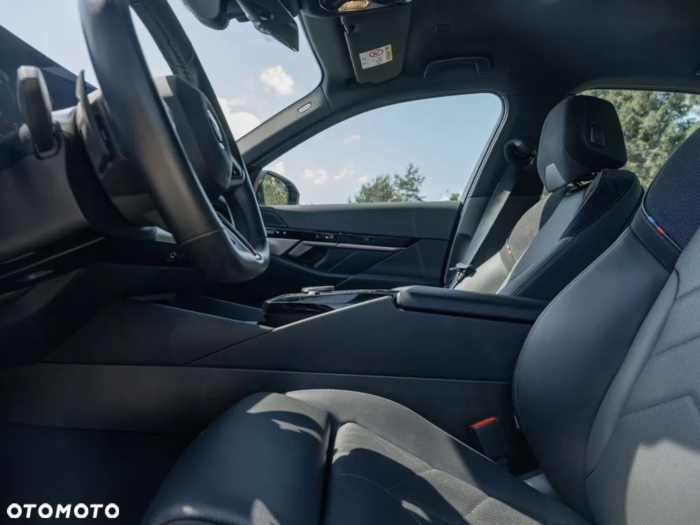 BMW Seria 5 520d xDrive mHEV M Sport - 9