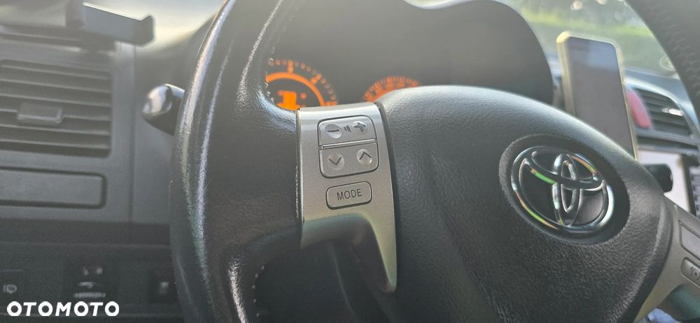 Toyota Auris 2.2 D-4D D-CAT - 33