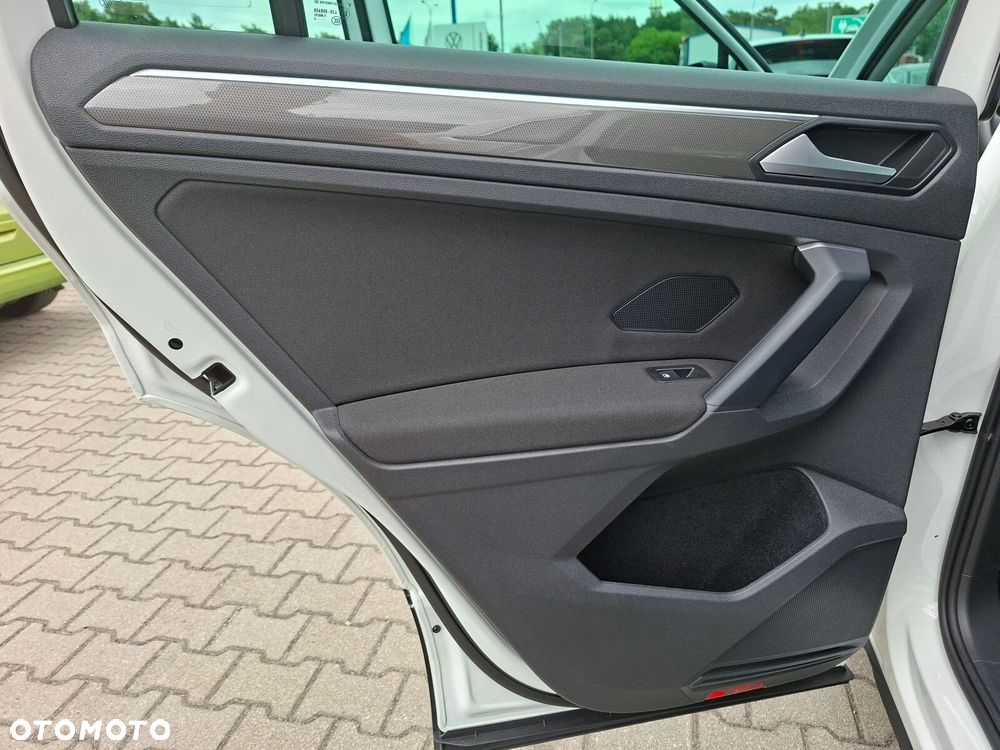 Volkswagen Tiguan - 12