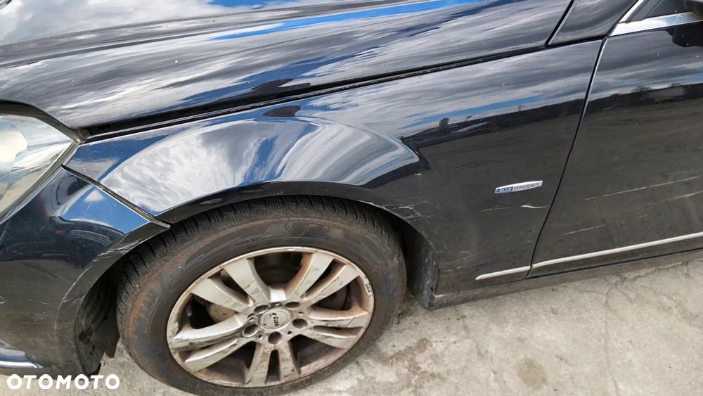 MERCEDES C-KLASA W204 12r BŁOTNIK LEWY PRZÓD PRZEDNI 197 - 1
