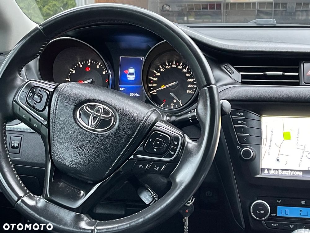 Toyota Avensis 1.8 Premium - 11